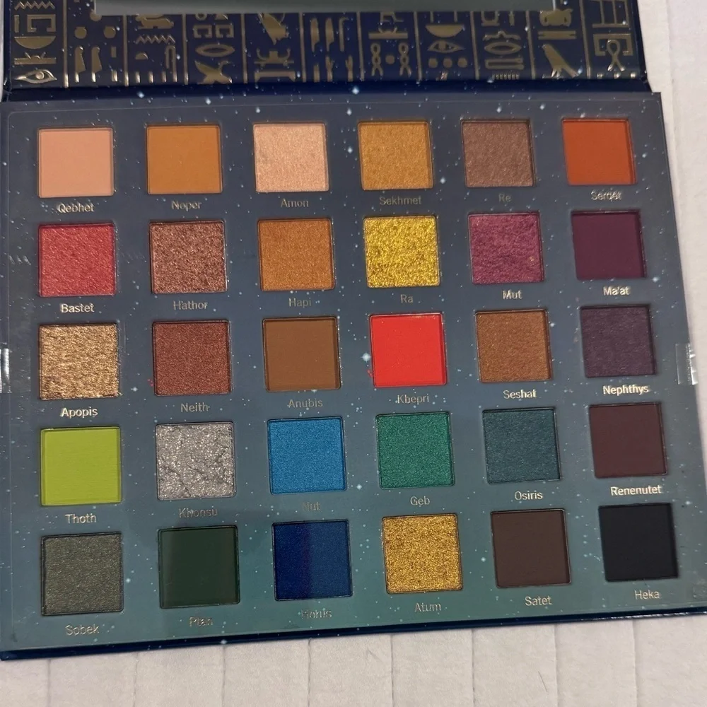 The Queen Cleopatra inspired eyeshadow palette 30 eyeshadows